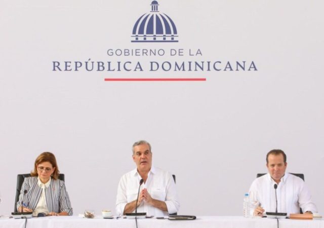 Ocoa reclama carreteras, hospitales y escuelas durante Consejo de Ministros