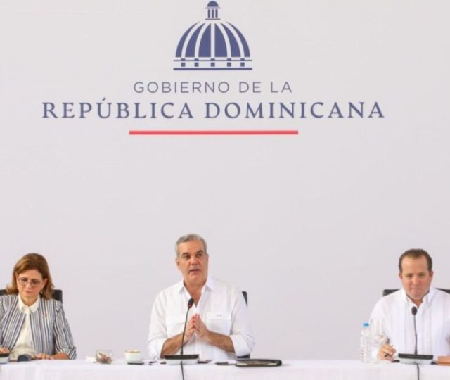 Ocoa reclama carreteras, hospitales y escuelas durante Consejo de Ministros