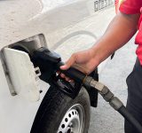 Gobierno congela el precio de los combustibles