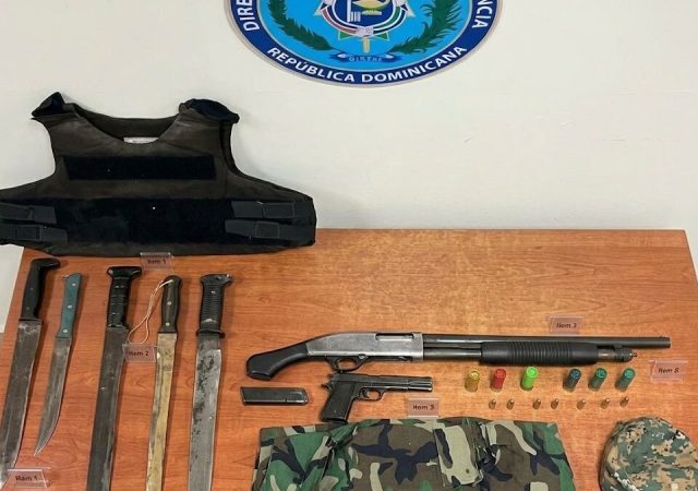 Policía Nacional apresa hombre y ocupan armas durante operativos en Independencia