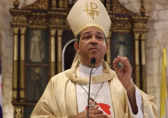 León XIV acepta renuncia de Ozoria y entrega a Morel Diplán el Arzobispado de Santo Domingo y el Obispado Castrense
