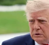 Trump condena ataque hutí contra aeropuerto de Riad que dejó 12 muertos