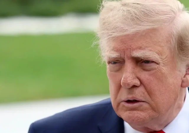 Trump condena ataque hutí contra aeropuerto de Riad que dejó 12 muertos