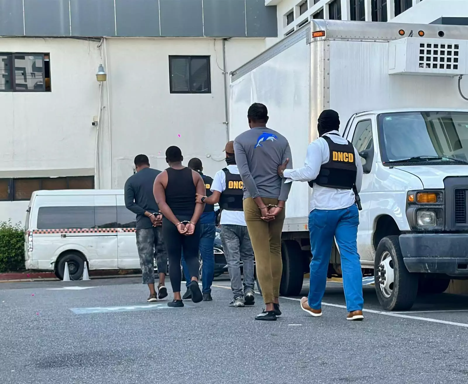Ocupan 555 paquetes de presunta cocaína en otra narcolancha interceptada en Baní